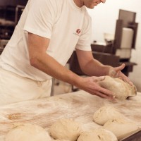 Brotbacken ist bei uns Handarbeit